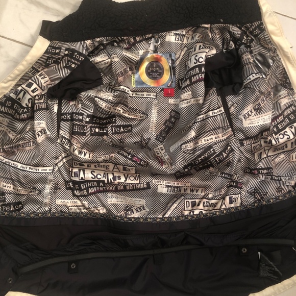 Burton Activewear Cream Snowboarder/ Winter Fun Small Coat - Picture 6 of 6